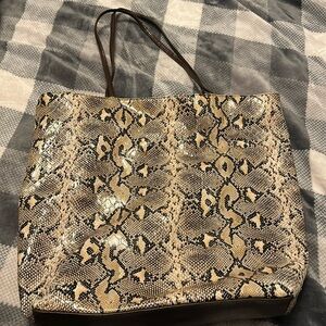 DSW tote H 15” W 17” used great condition no smoking